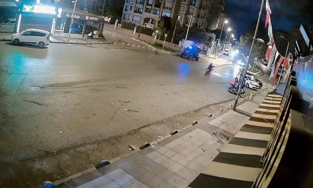 Polis zırhlısına aldırmadı, kafeyi kurşunladı