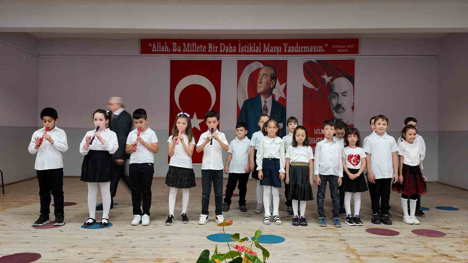 Gediz’de ilköğretim haftası kutlamaları
