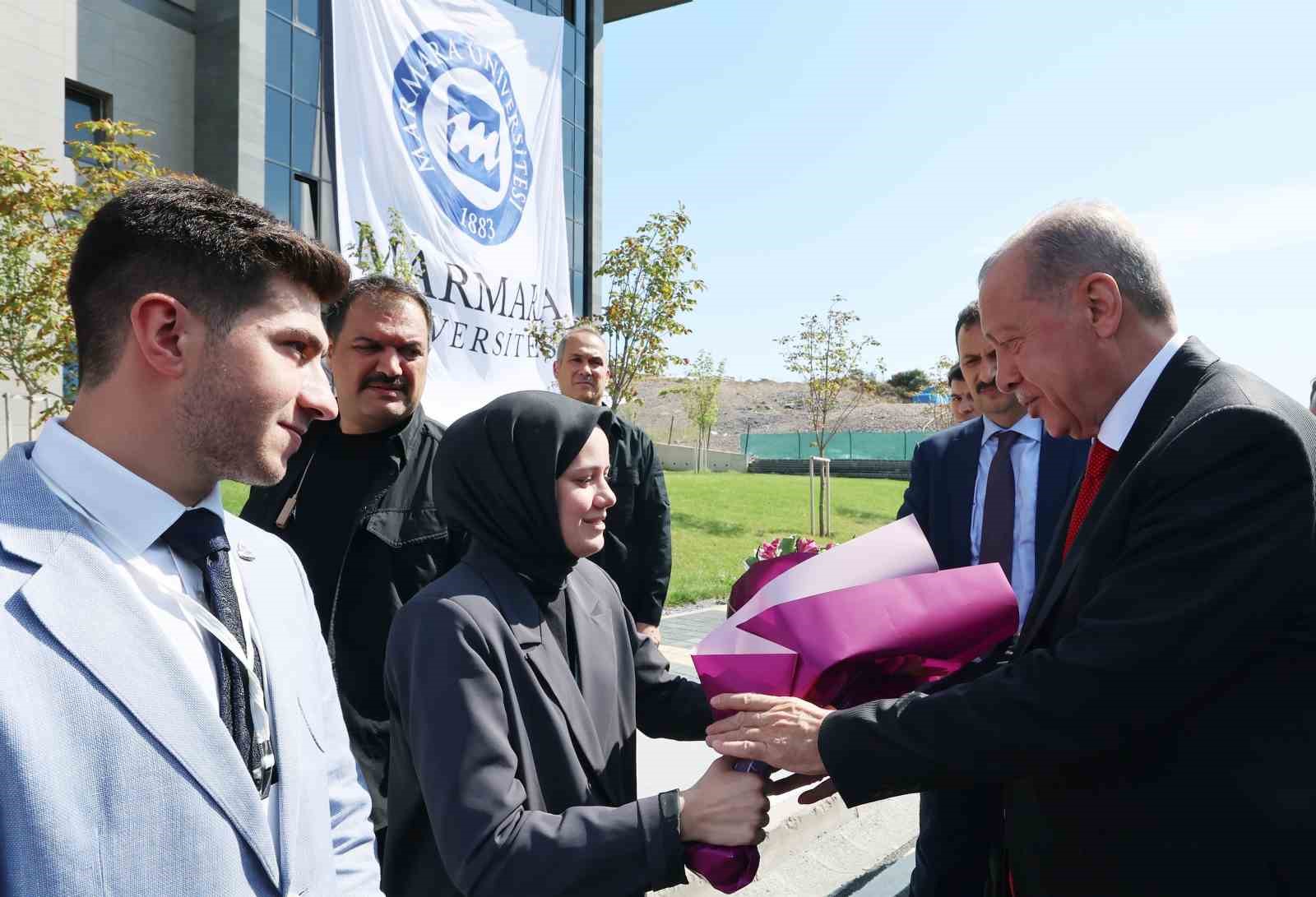 Cumhurbaşkanı Erdoğan: “Toplamda 12 milyar liralık yatırımla hayata geçirilen külliyemizle eğitim ve bilim alanındaki hedeflerimize biraz daha yaklaşıyoruz&quot;