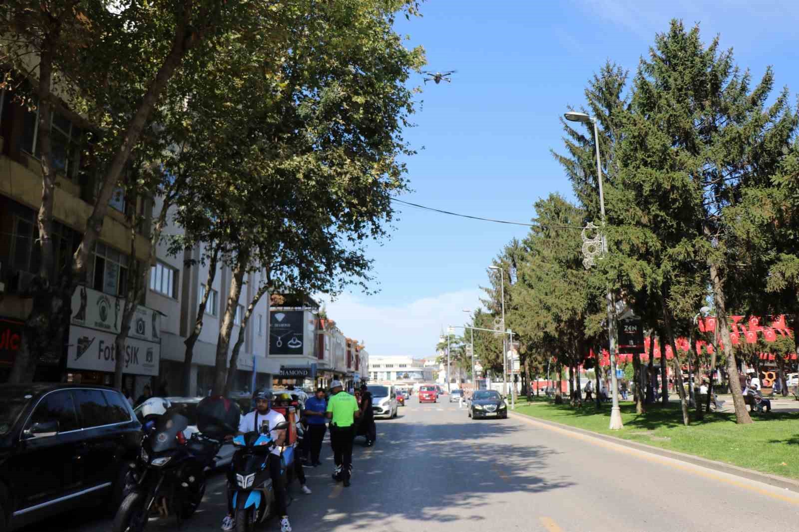 Polisten motosiklet sürücülerine dronlu denetim: 210 bin TL ceza kesildi, 11 motosiklet trafikten men edildi
