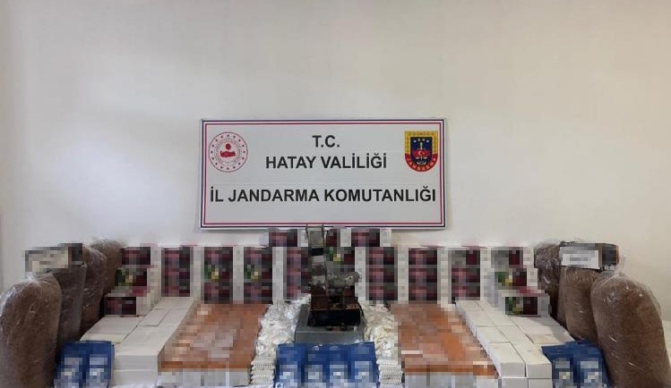 Hatay’da 773 litre kaçak alkol ile 6 bin sigara ele geçirildi
