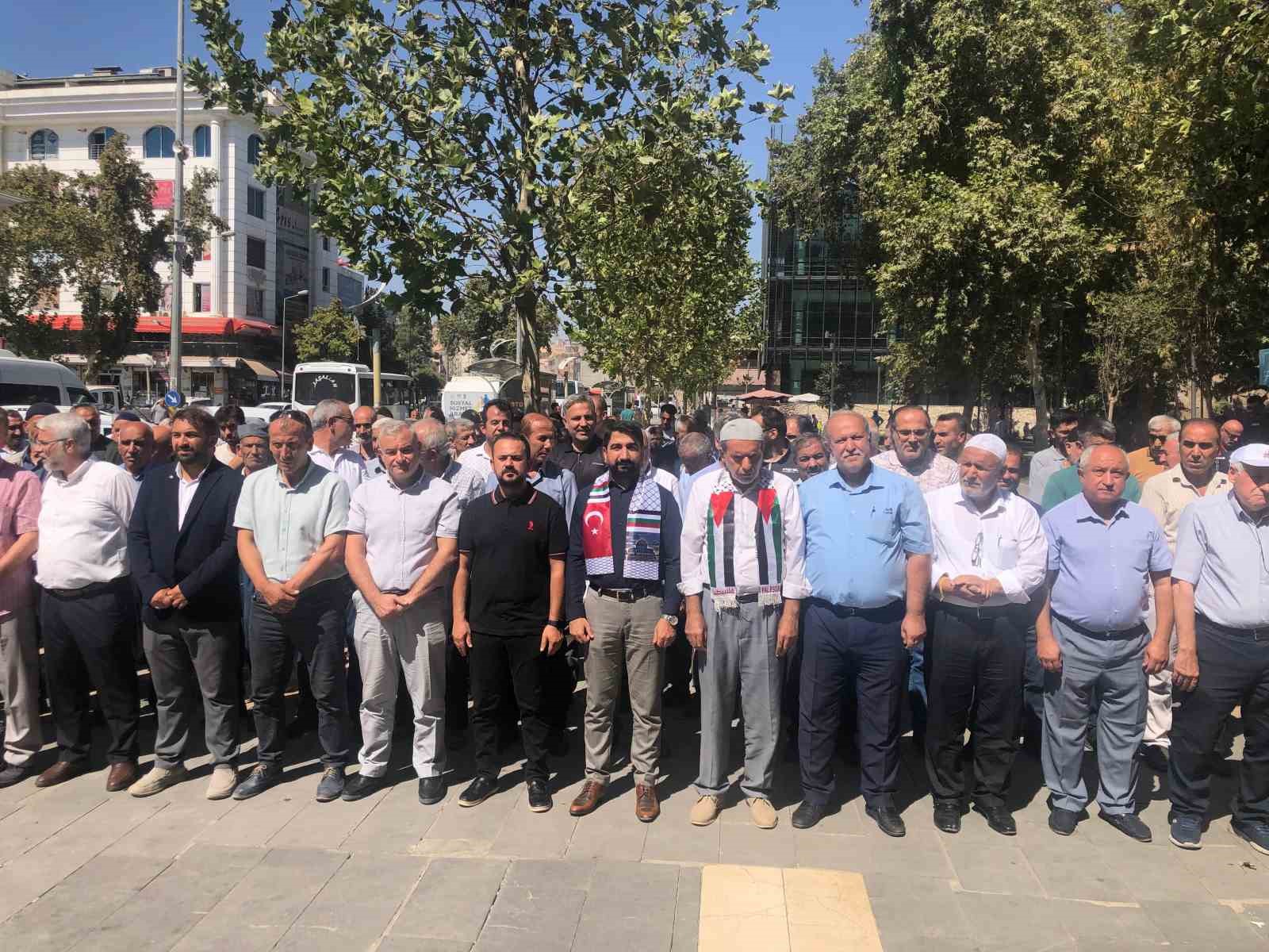 Adıyaman&rsquo;da Ayşenur Ezgi Eygi i&ccedil;in gıyabi cenaze namazı kılındı
