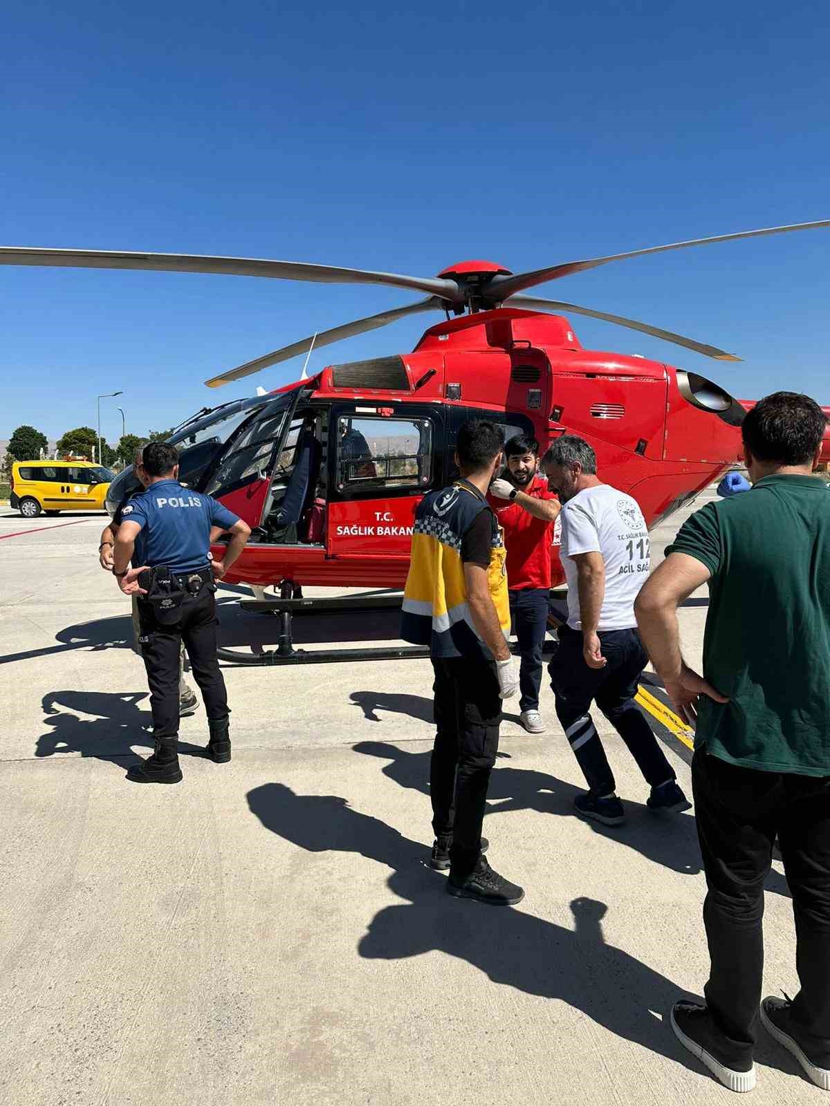 Muş’ta ambulans helikopter 3 yaşındaki hasta için havalandı
