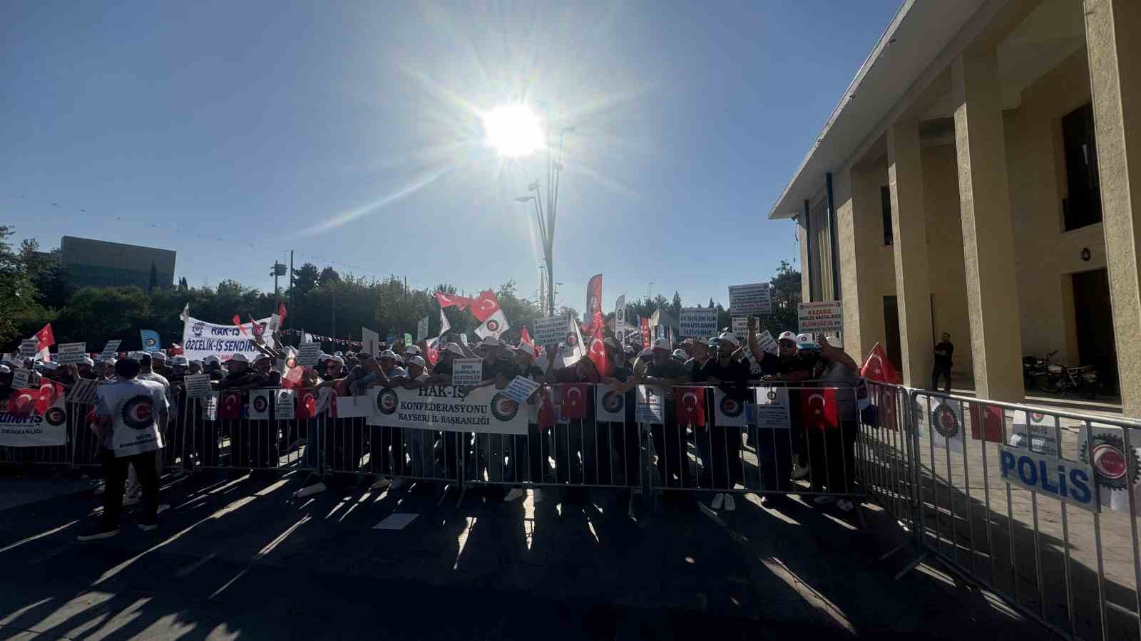 HAK-İŞ Gaziantep’te miting düzenledi