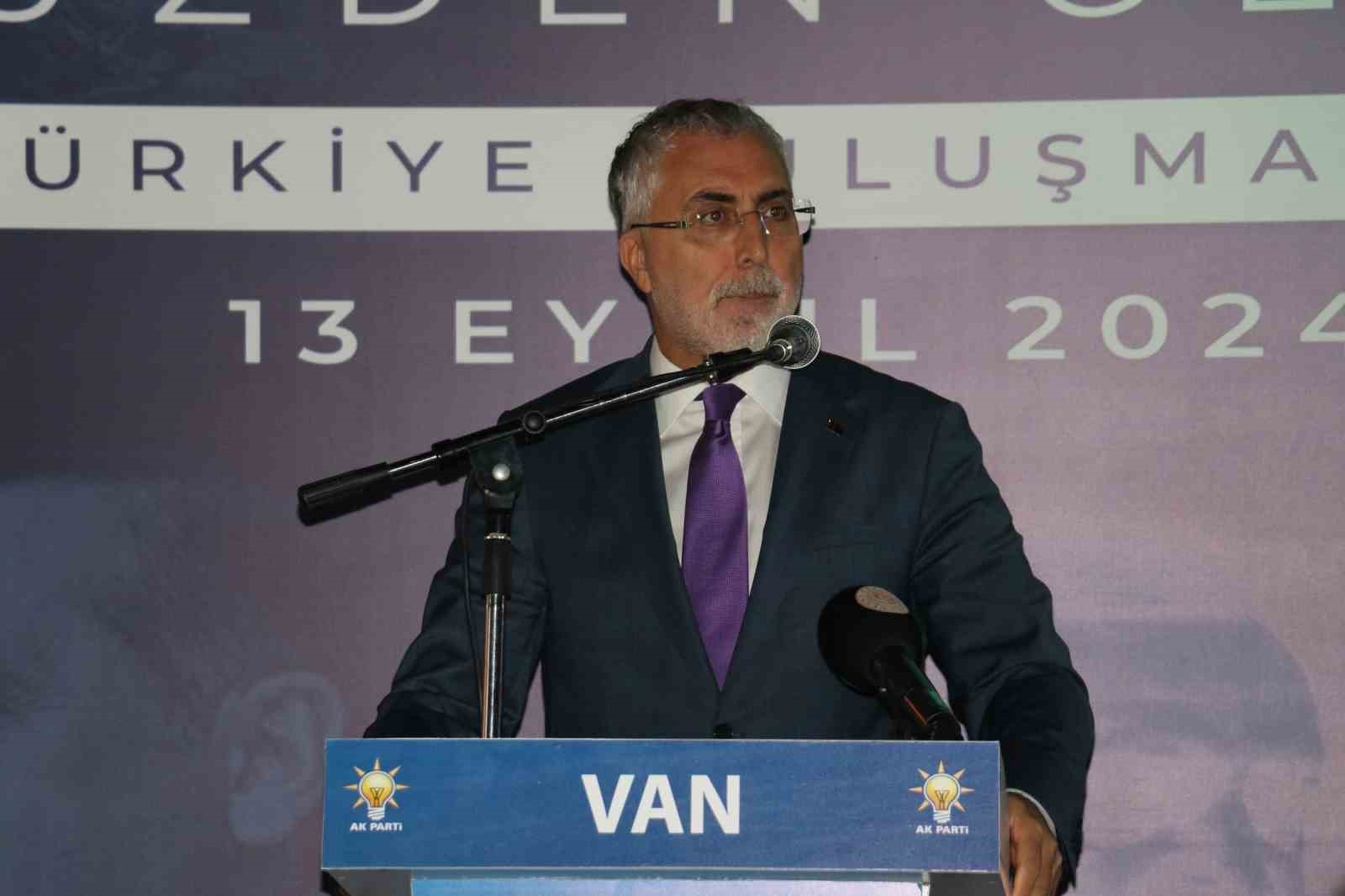 Bakan Işıkhan: “Bizim teröre kurban edecek tek bir insanımız yok”
