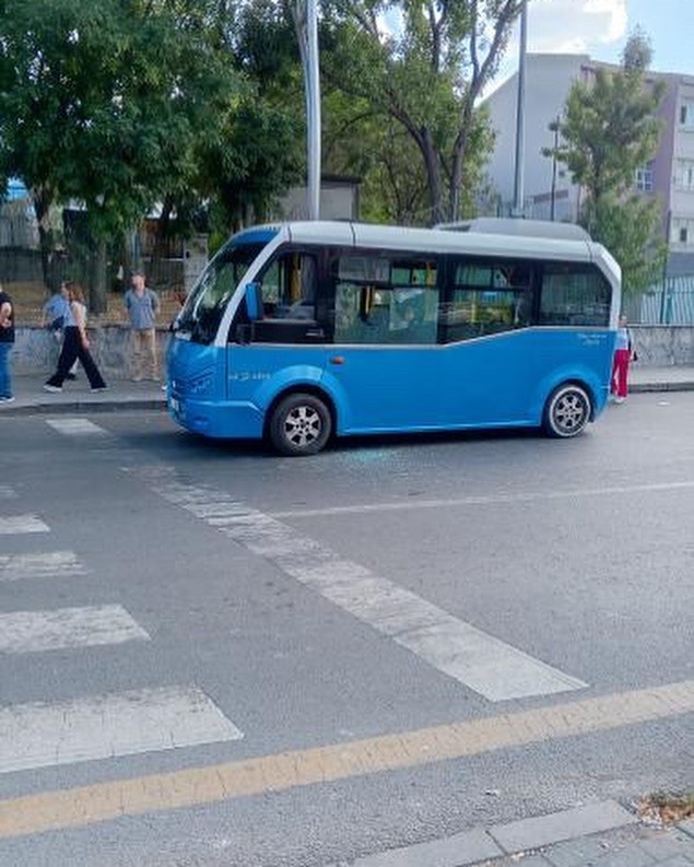 Başkent’te yolcu minibüsüne satırlı saldırı