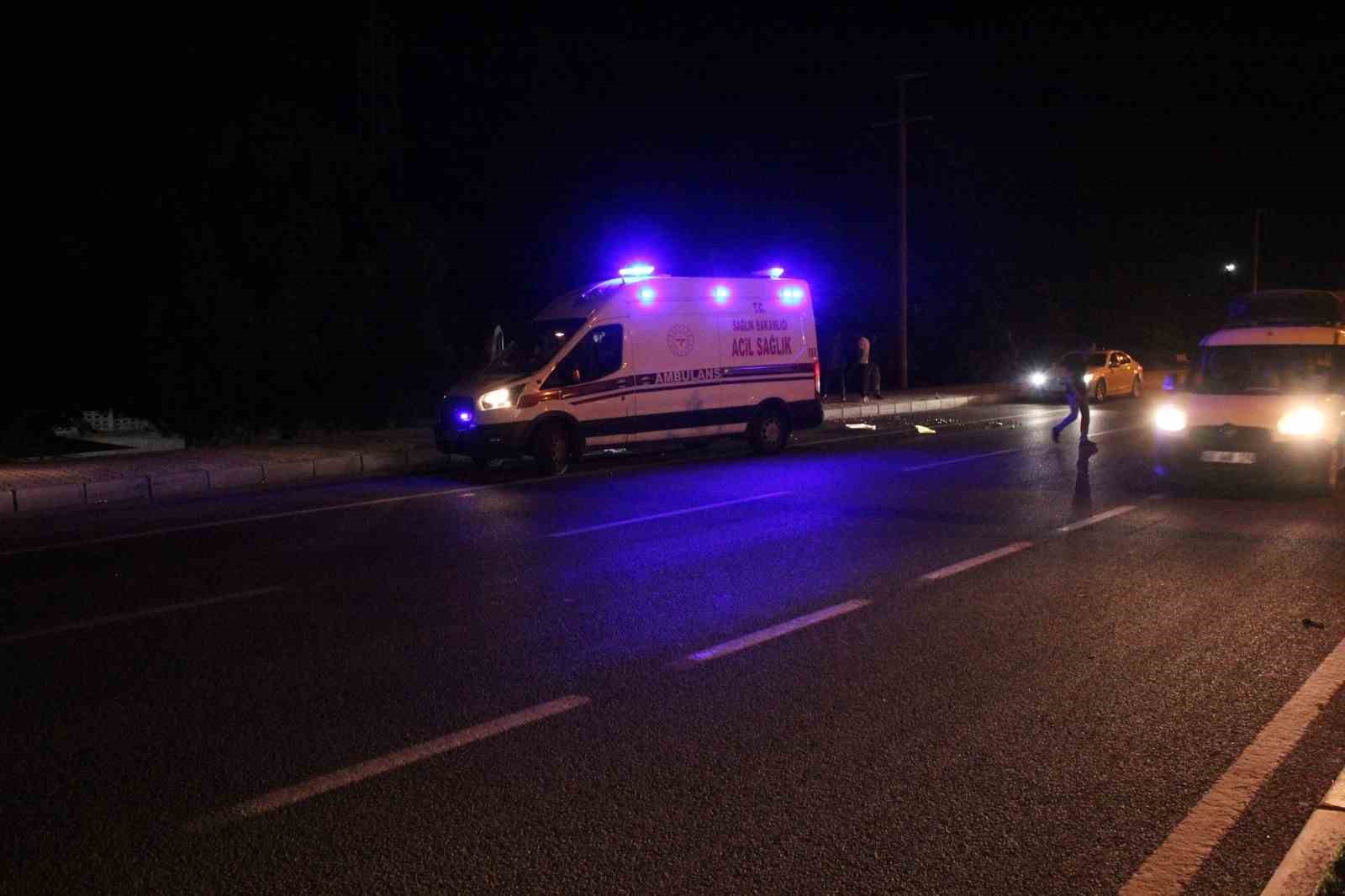 Yolun karşısına ge&ccedil;meye &ccedil;alışan şahıs, otomobilin &ccedil;arpması sonucu yaralandı
