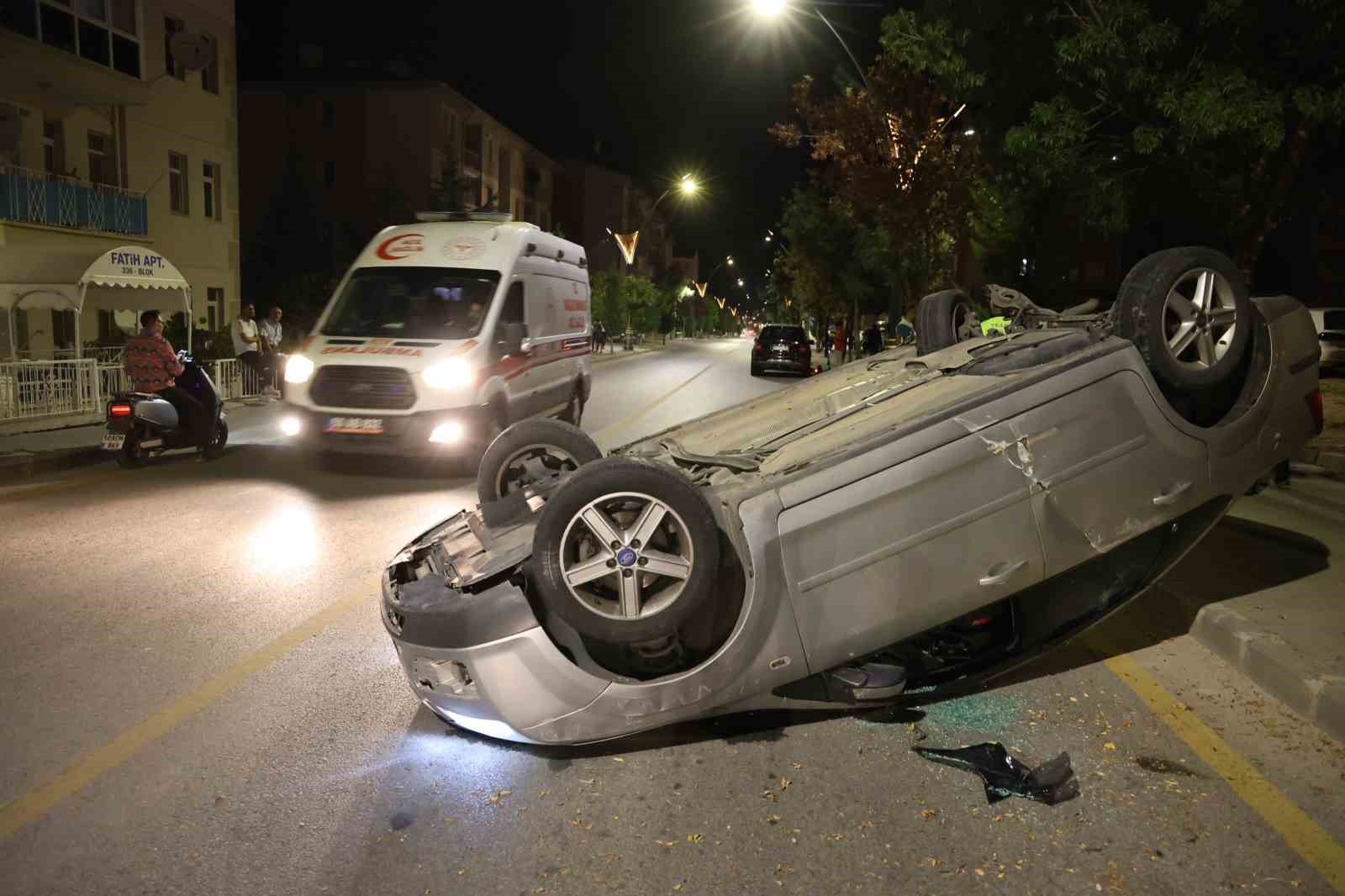 Kontrolden çıkan otomobil takla attı: 2 yaralı
