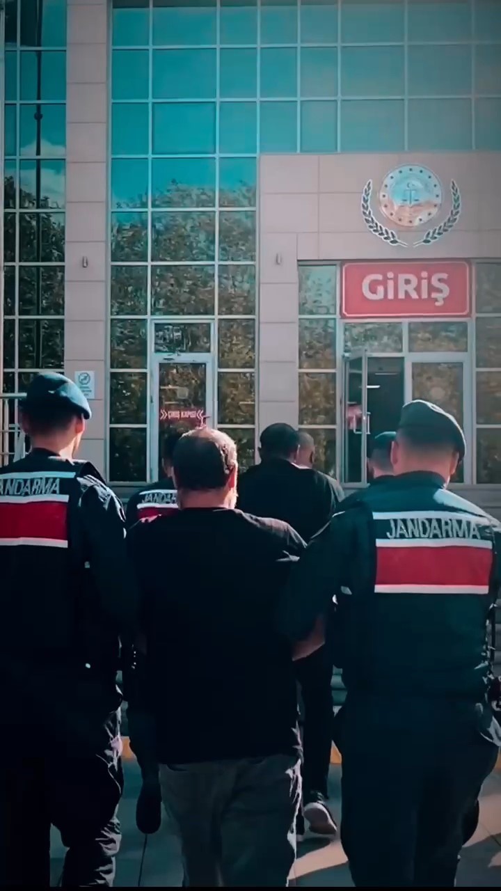 Aranan şahıslara y&ouml;nelik operasyonda 74 aranan şahıs yakalandı
