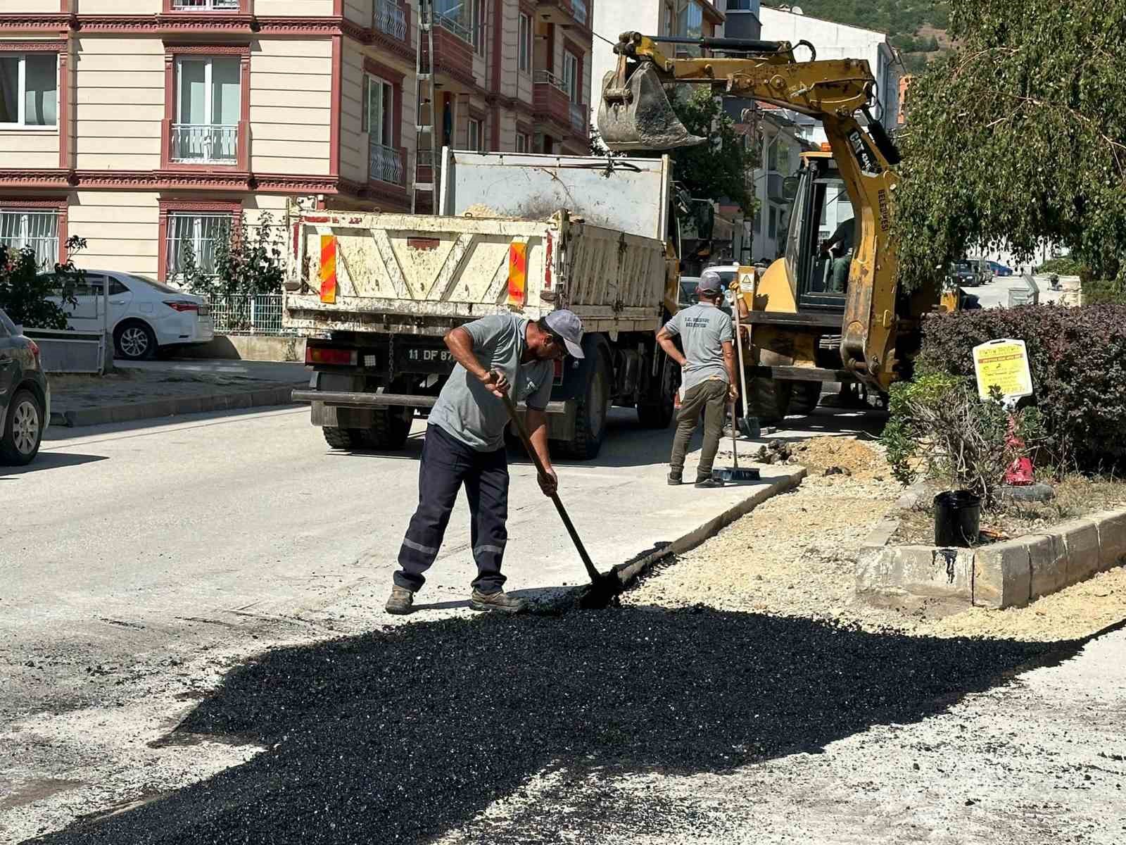 Bozüyük’te Meslek Lisesi Caddesi’nde yeni hat çalışması
