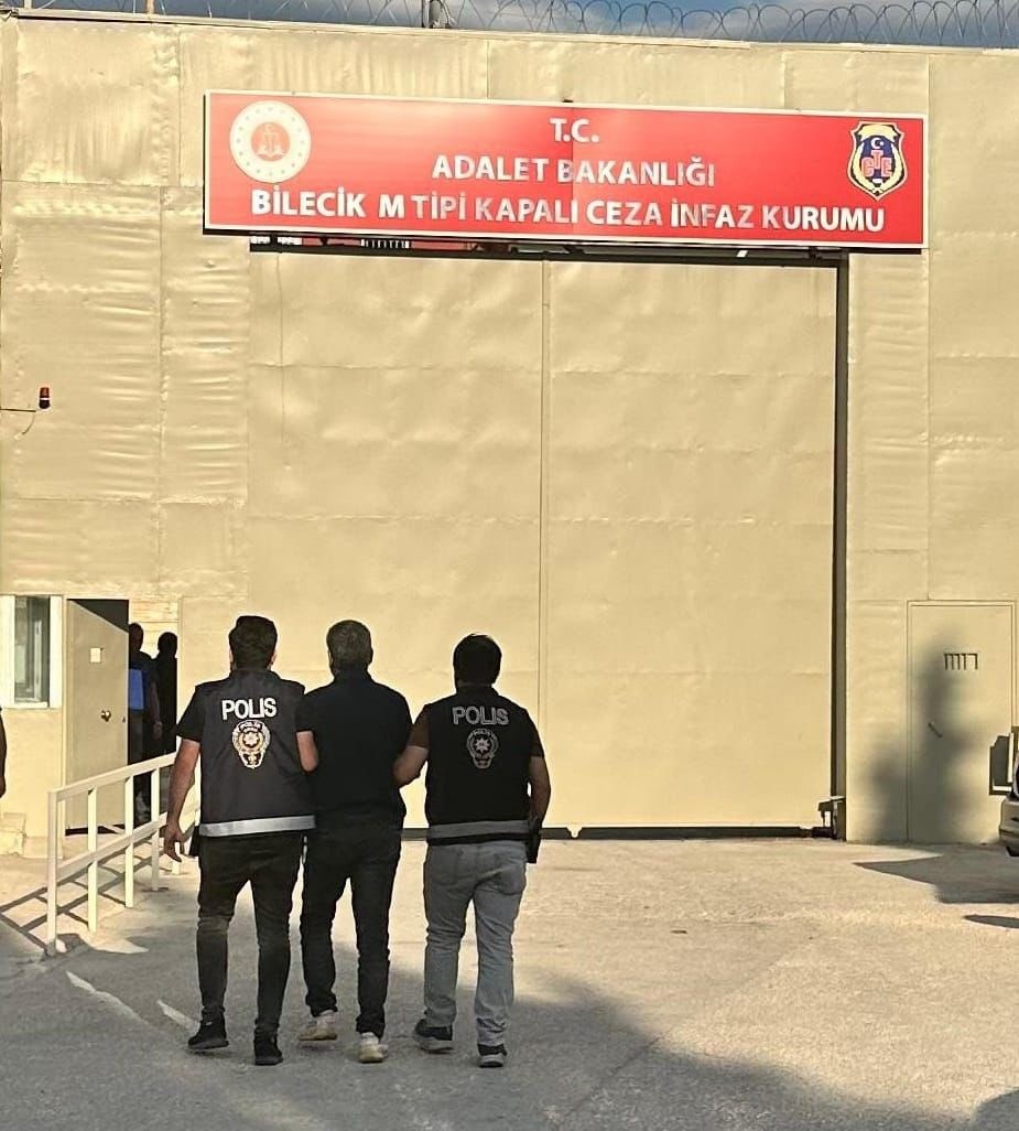 Bilecik&rsquo;te yakalanan ş&uuml;phelinin &uuml;st&uuml;nden adeta cephanelik &ccedil;ıktı
