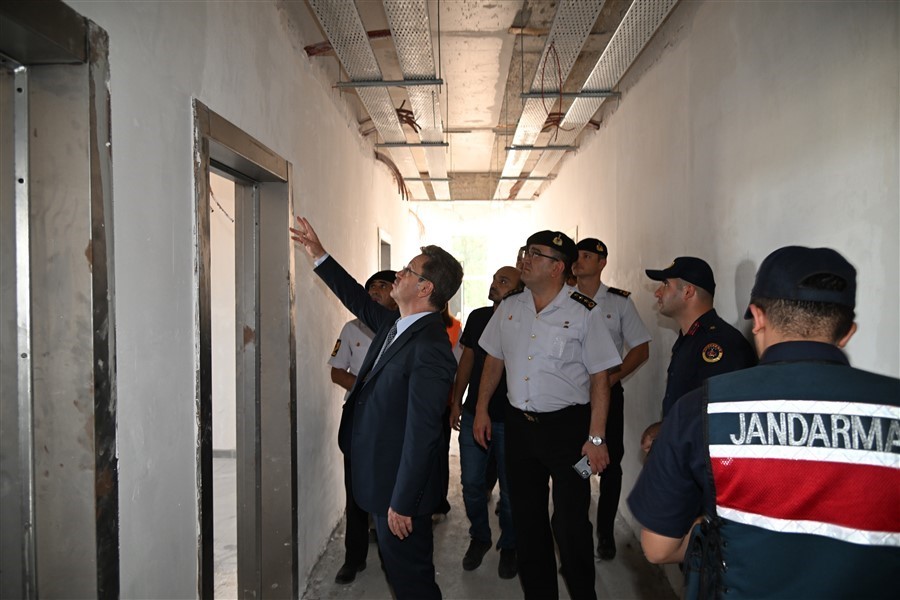 Vali &Uuml;nl&uuml;, Saruhanlı&rsquo;da yatırımları inceledi, vatandaşlarla buluştu
