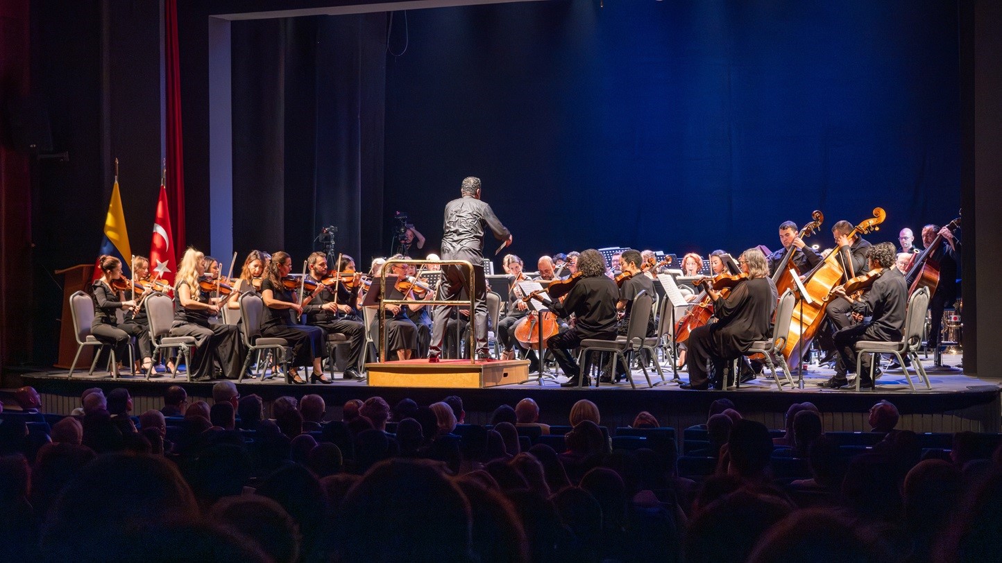 Limak Filarmoni Orkestrası ‘Türkiye-Kolombiya’ dostluğu için çaldı
