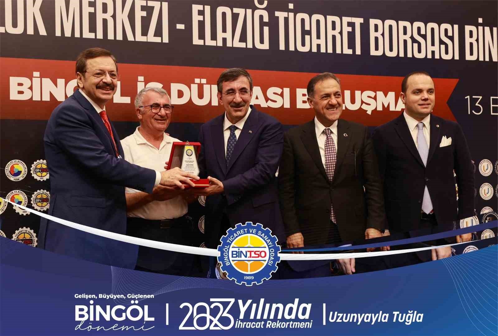 Bingöl’de vergi, ihracat ve istihdam rekortmenlerine ödülleri verildi
