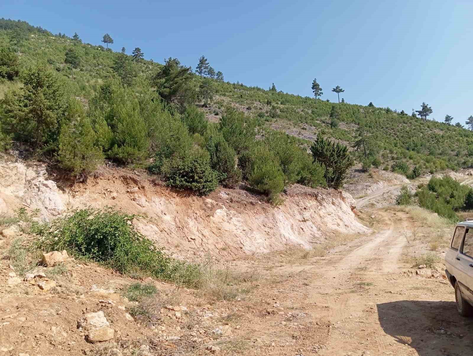 Saimbeyli&rsquo;de deprem uzmanları risk taşıyan b&ouml;lgelerde inceleme yaptı
