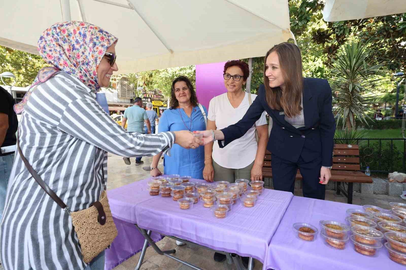 Başkan Durbay&rsquo;dan vatandaşlara kandil simidi ikramı
