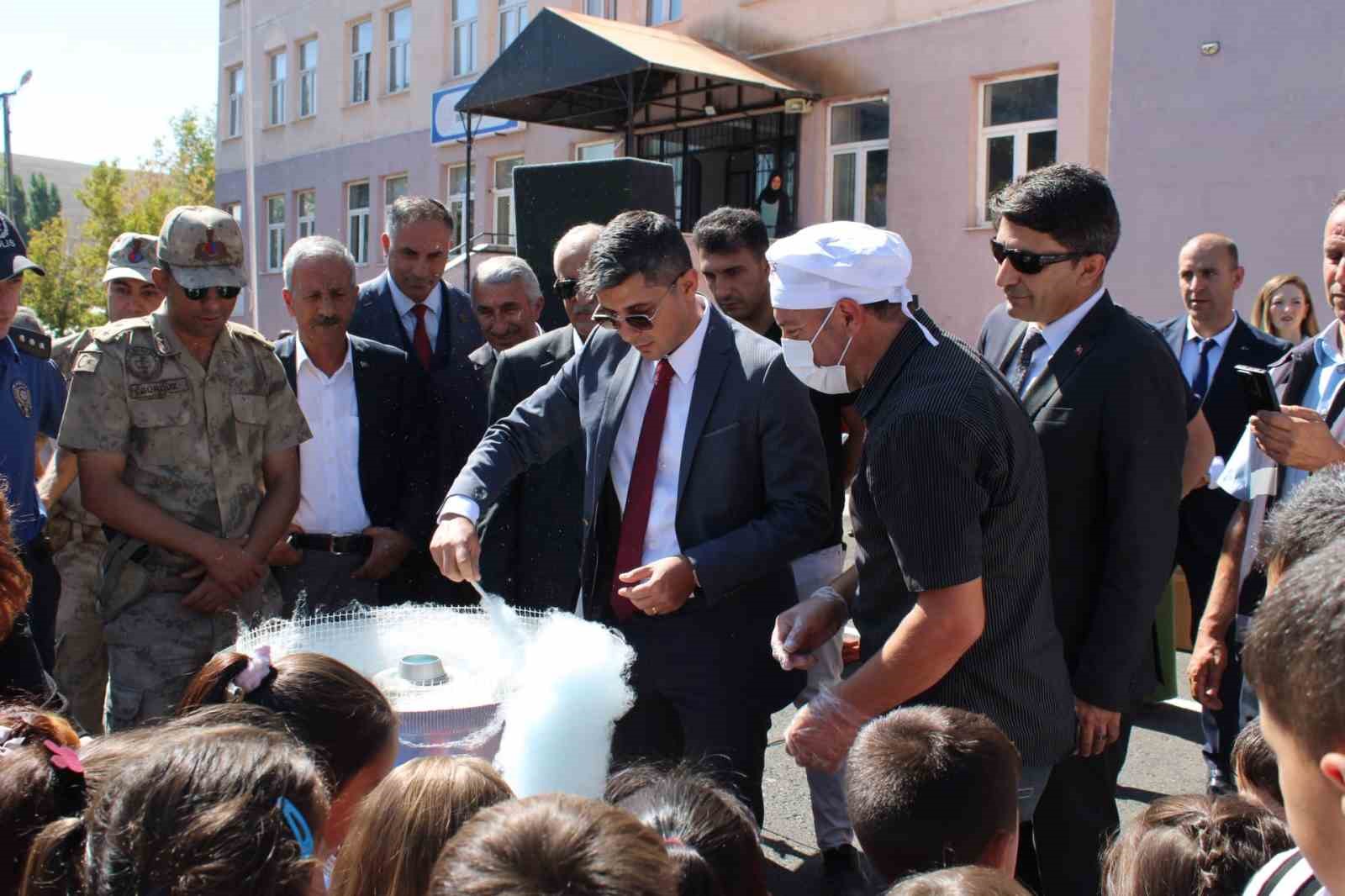 Hamur’da İlköğretim Haftası renkli geçti