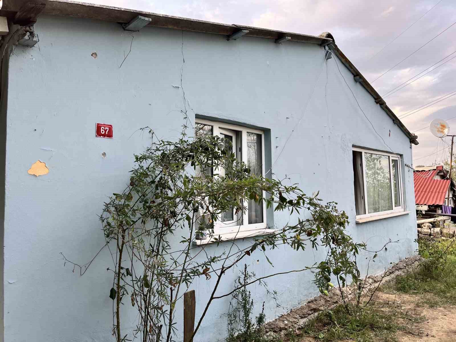 Sultangazi’de motosikletli saldırganlar gecekonduyu kurşun yağmuruna tuttu: 2 yaralı
