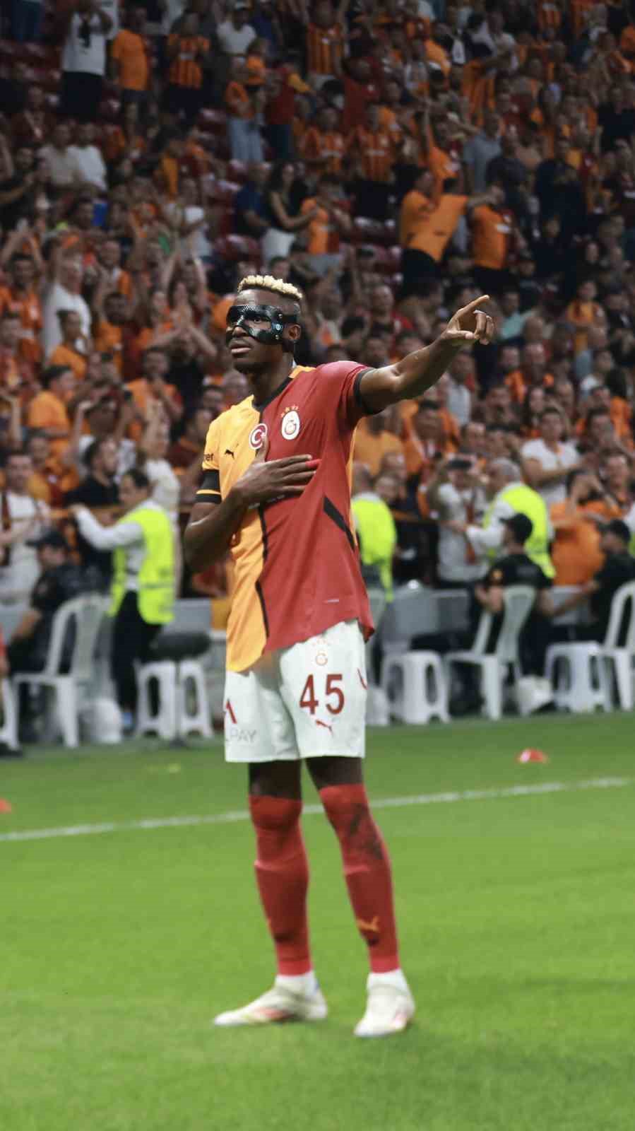 Trendyol Süper Lig: Galatasaray: 2 - Çaykur Rizespor:0 (İlk yarı)
