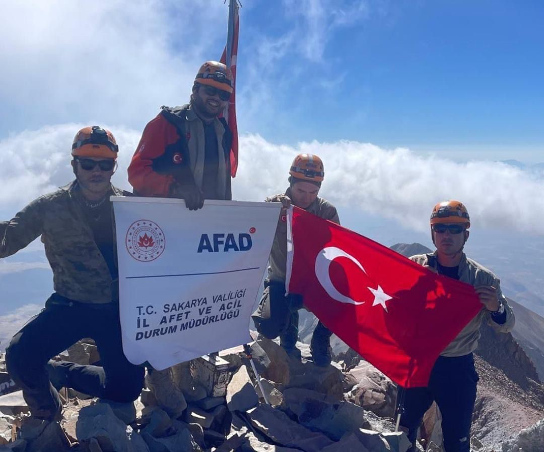 Erciyes’in zirvesinde arama kurtarma eğitimi