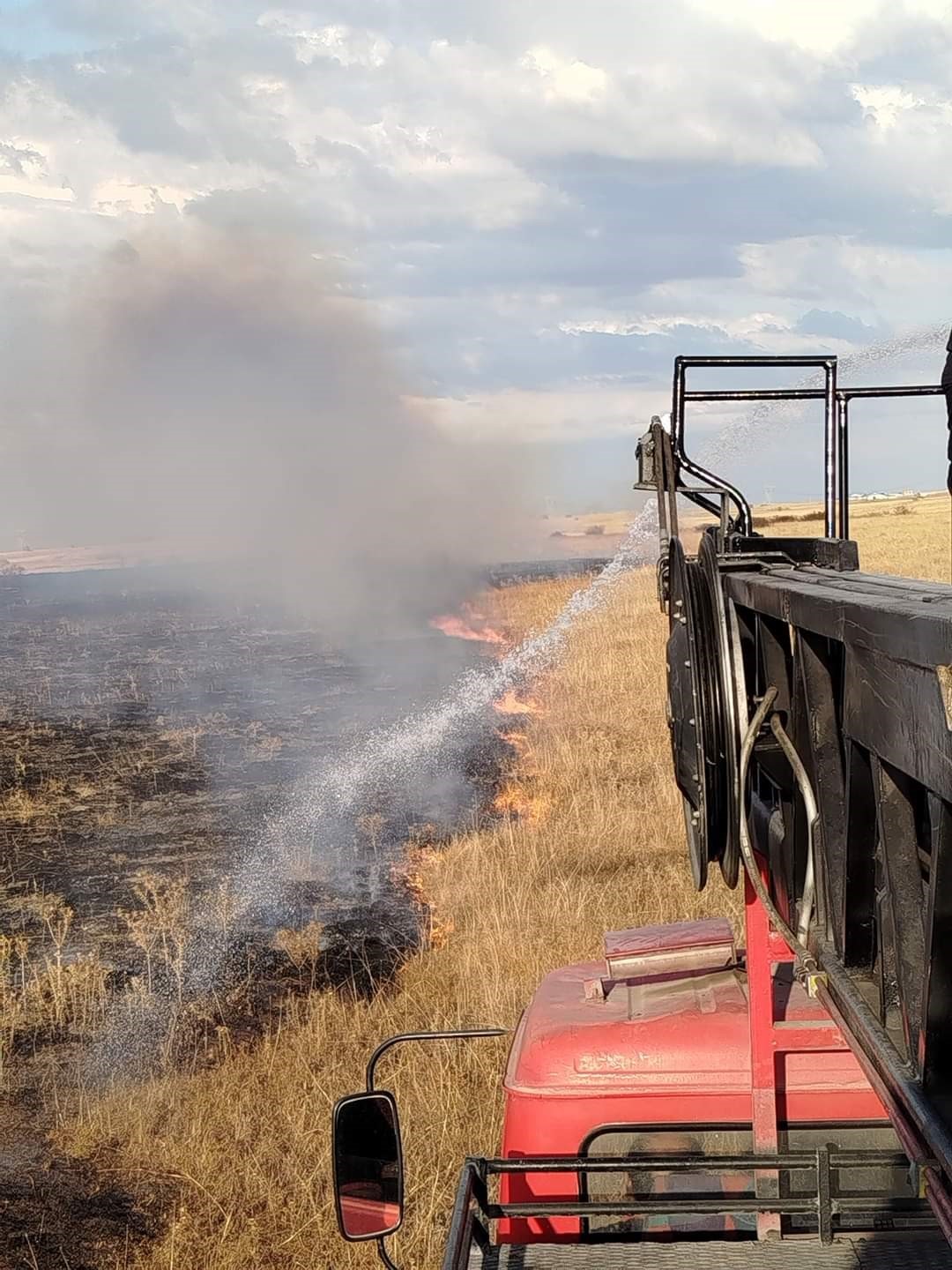 L&uuml;leburgaz&rsquo;da &ccedil;ıkan anız yangını s&ouml;nd&uuml;r&uuml;ld&uuml;
