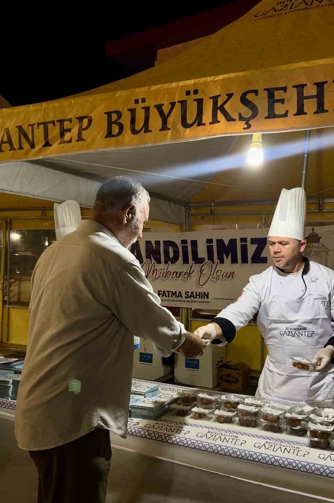 Büyükşehir, mevlit kandili vesilesiyle mevlit okuttu ve ikramda bulundu
