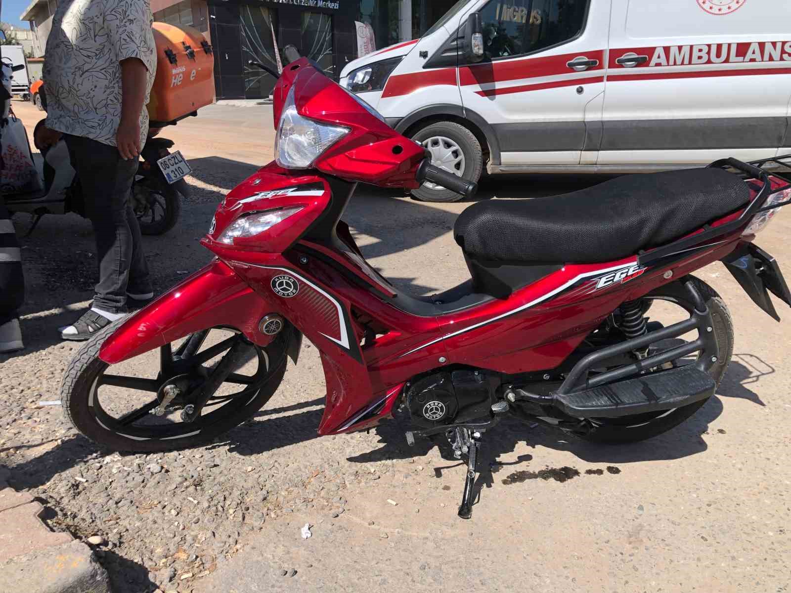 Motosiklet ile otomobil &ccedil;arpıştı: 1 yaralı
