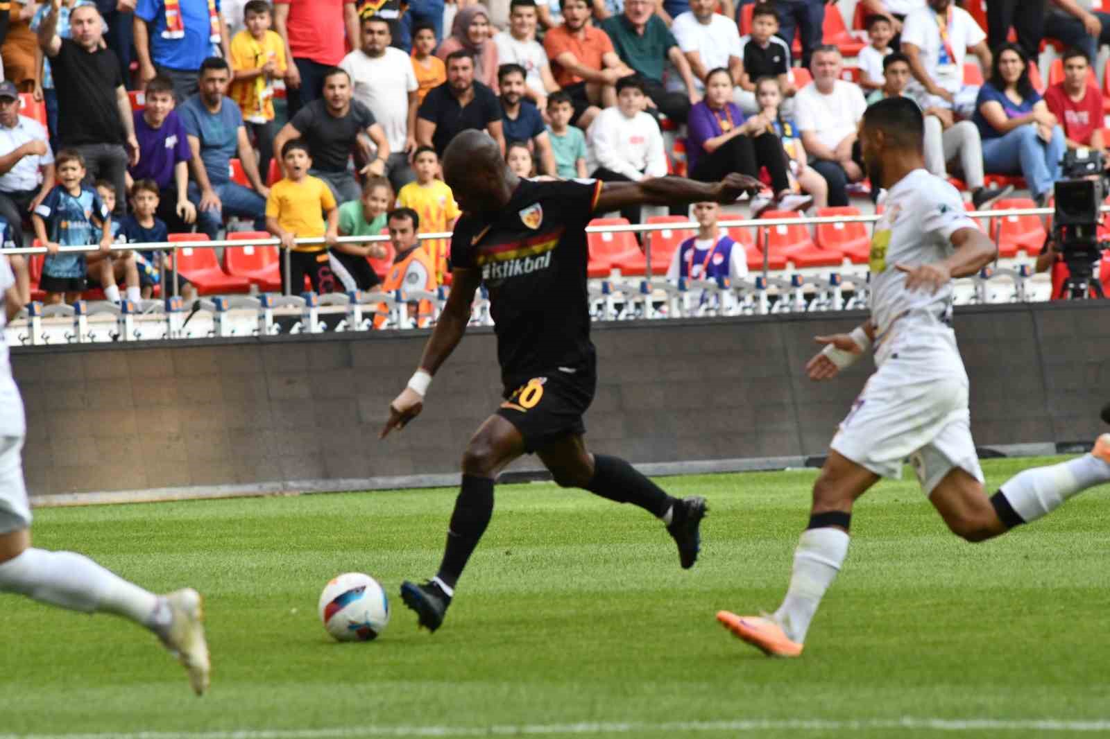 Trendyol Süper Lig: Kayserispor: 0 - Eyüpspor: 2  (İlk Yarı)