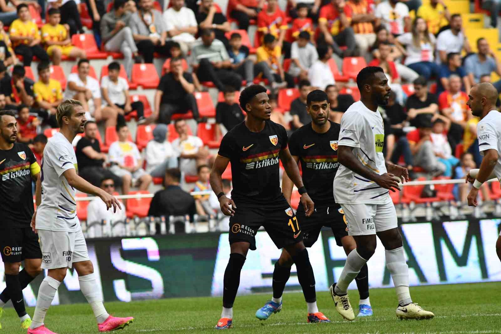 Trendyol Süper Lig: Kayserispor: 0 - Eyüpspor: 2  (İlk Yarı)
