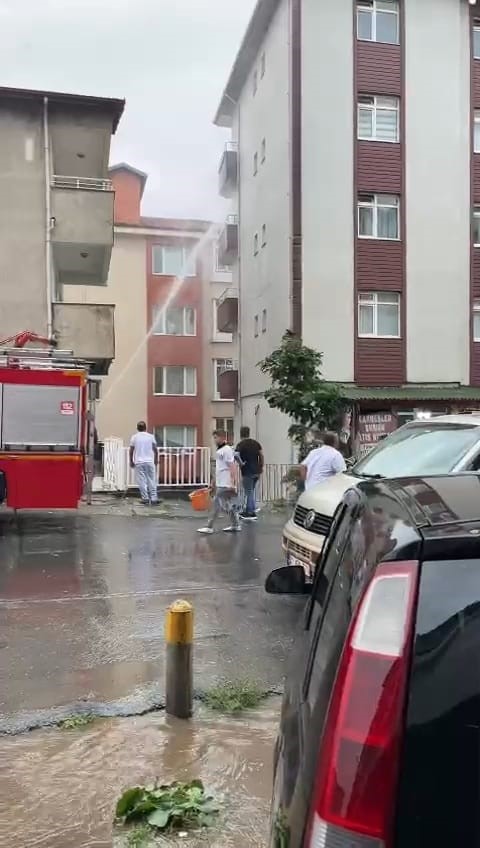 Zonguldak’ta çıkan ev yangını korkuttu