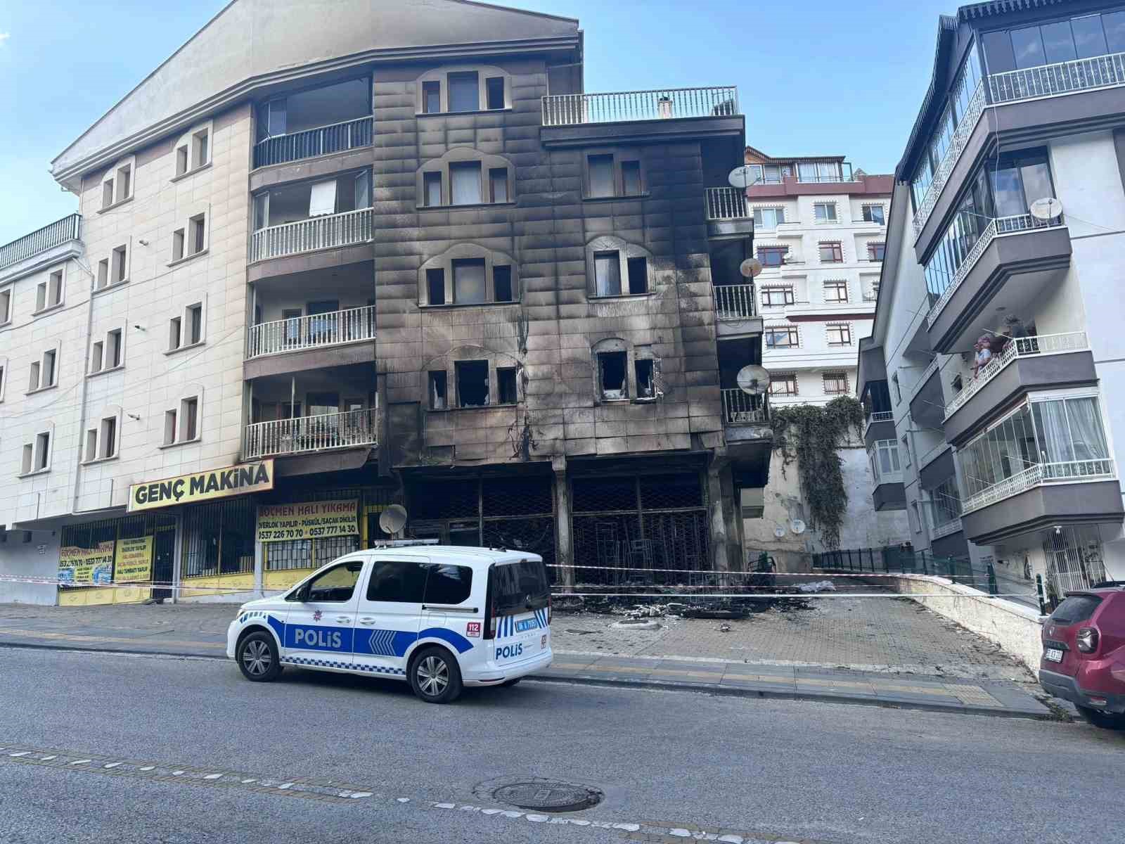 Ankara’da iş yerinde çıkan yangın binayı kullanılamaz hale getirdi