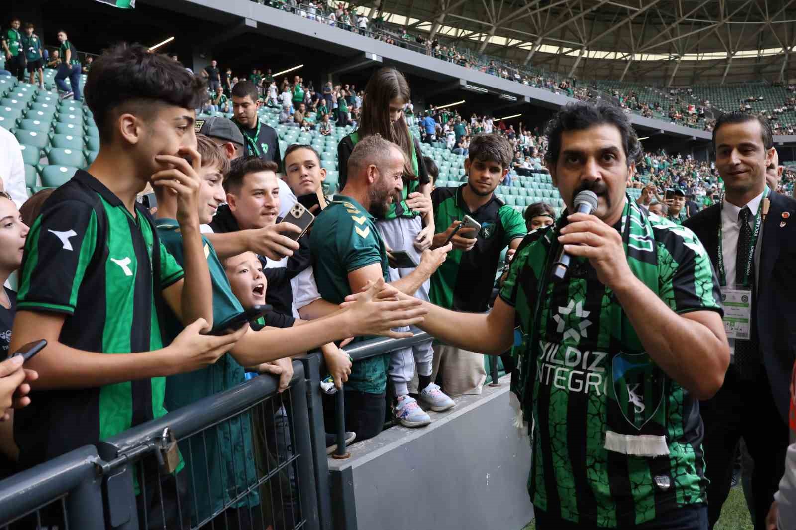 Şarkıcı Bayhan’dan Kocaelispor camiasına jest
