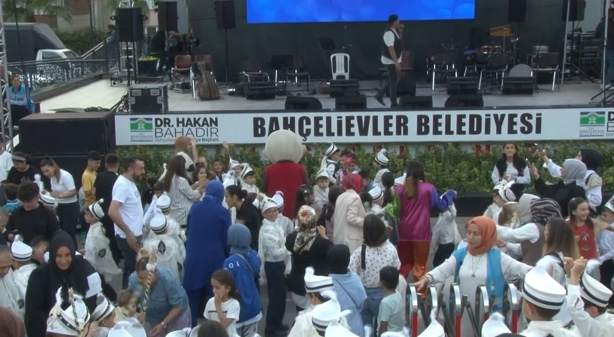 Bahçelievler’de düzenlenen sünnet şöleni renkli görüntülere sahne oldu