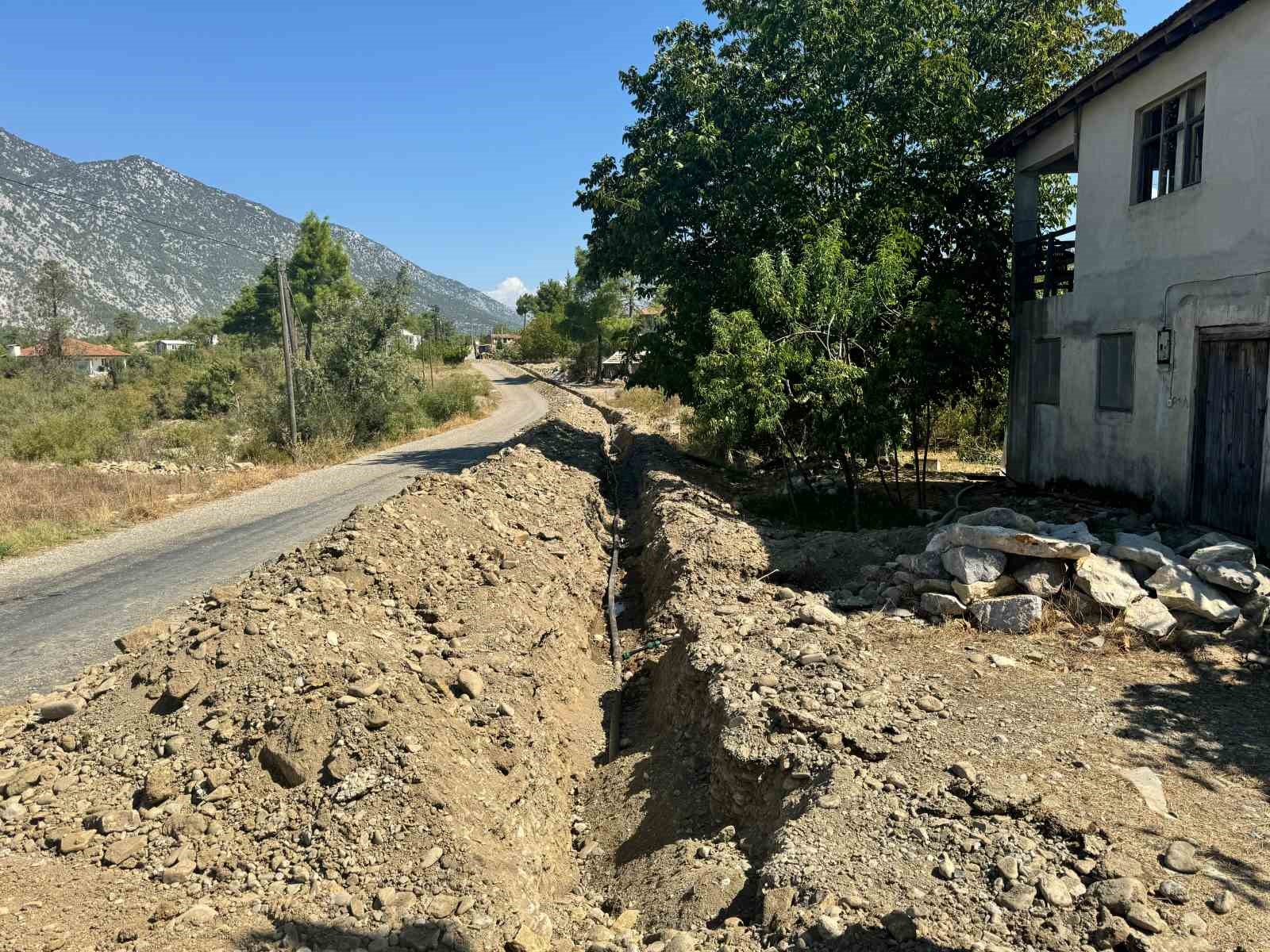 Manavgat Çaltepe’de eskiyen içme suyu şebekesi yenileniyor
