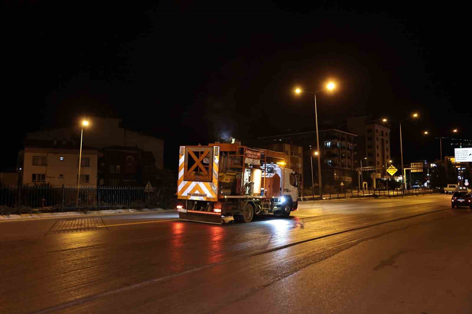 Denizli’de yol çizgileri yenileniyor