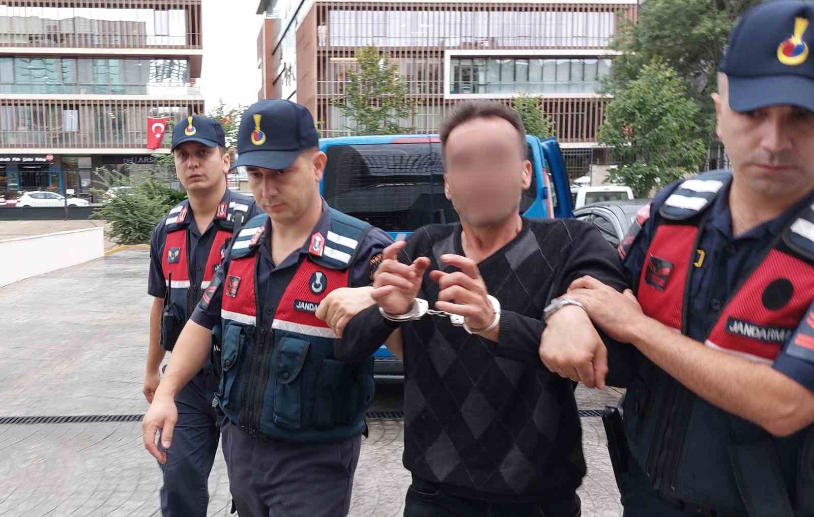 Samsun’da 15  yıl hapis cezasıyla 3 yıldır aranan şahıs 10 kilo kubar esrarla yakalandı