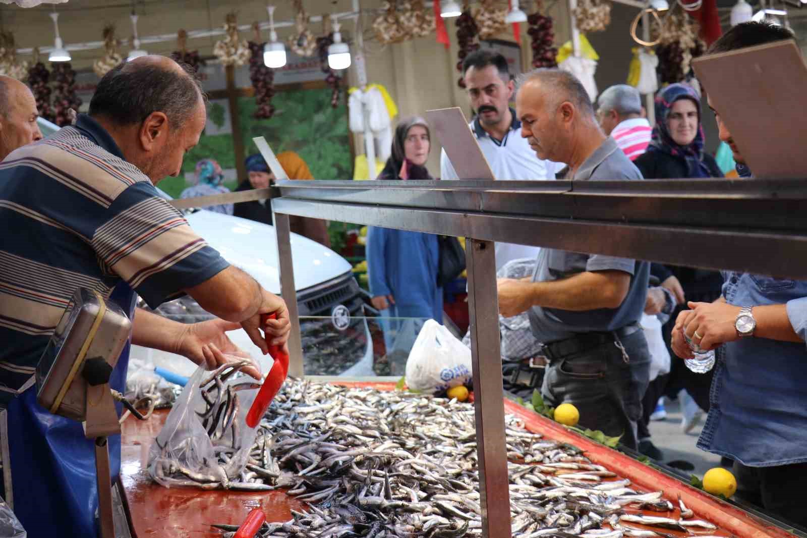 Bolu’da hamsinin fiyatı 50 lira birden düştü
