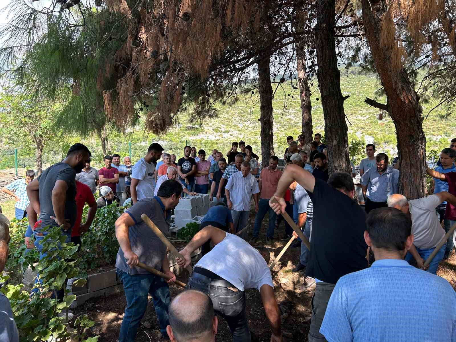 Ekmek parası yolunda vefat eden işçiler son yolculuklarına uğurlandı