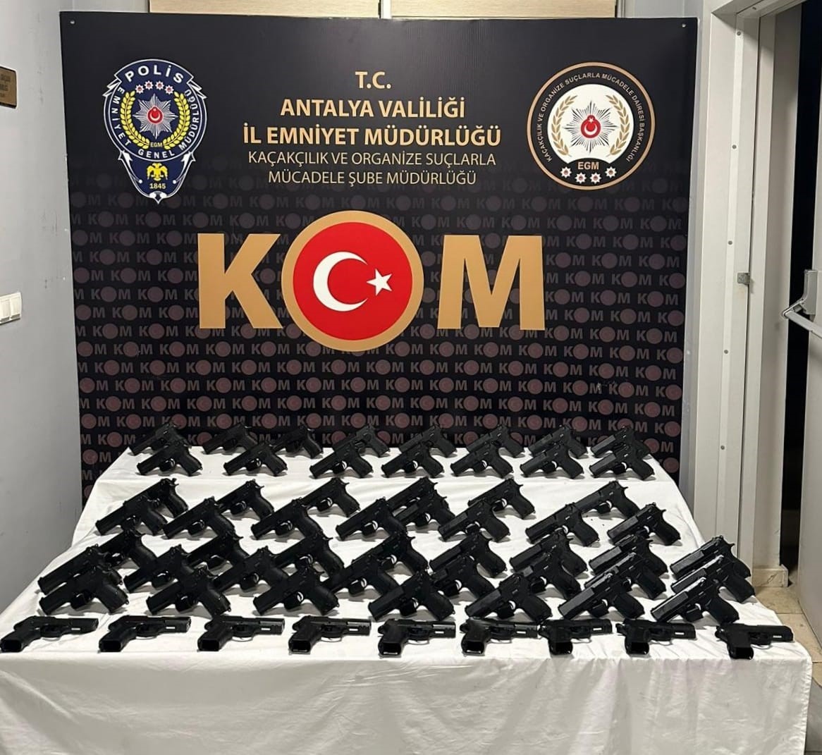 Antalya’da silah kaçakçılığı operasyonu: 2 tutuklama