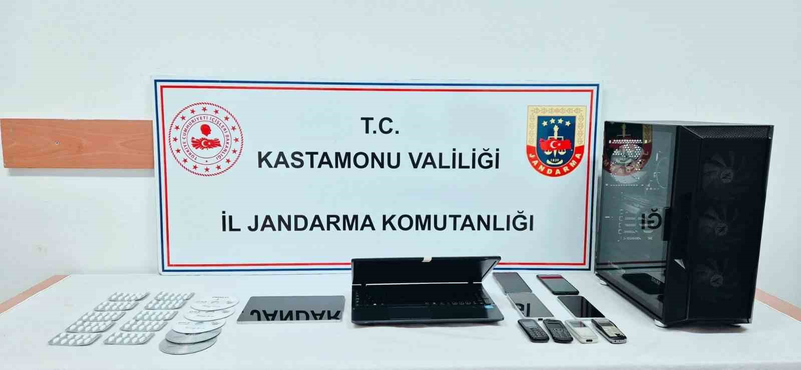 Kastamonu’da uyuşturucuyla yakalanan 2 şahıs tutuklandı.