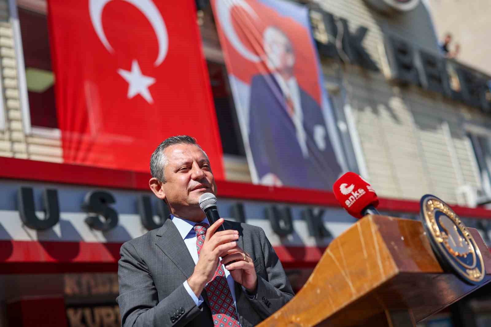 CHP Genel Başkanı Özgür Özel: "Mikroba sen niye hastalık taşıyorsun diyemezsin"