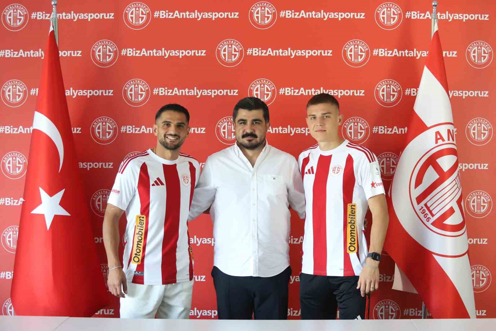 Antalyaspor’da Petrusenko ve Abdurrahim için imza töreni düzenlendi