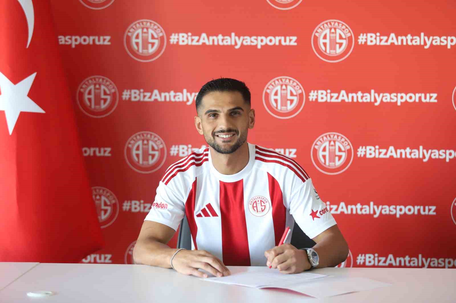 Antalyaspor’da Petrusenko ve Abdurrahim için imza töreni düzenlendi
