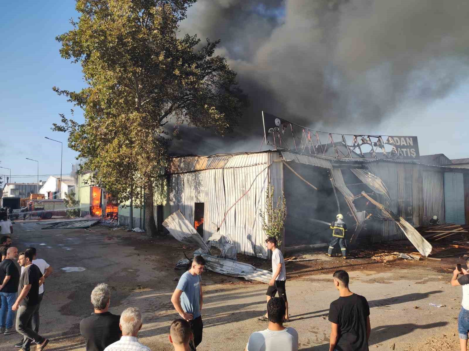 Adana’da Keresteciler Sitesi’nde yangın çıktı
