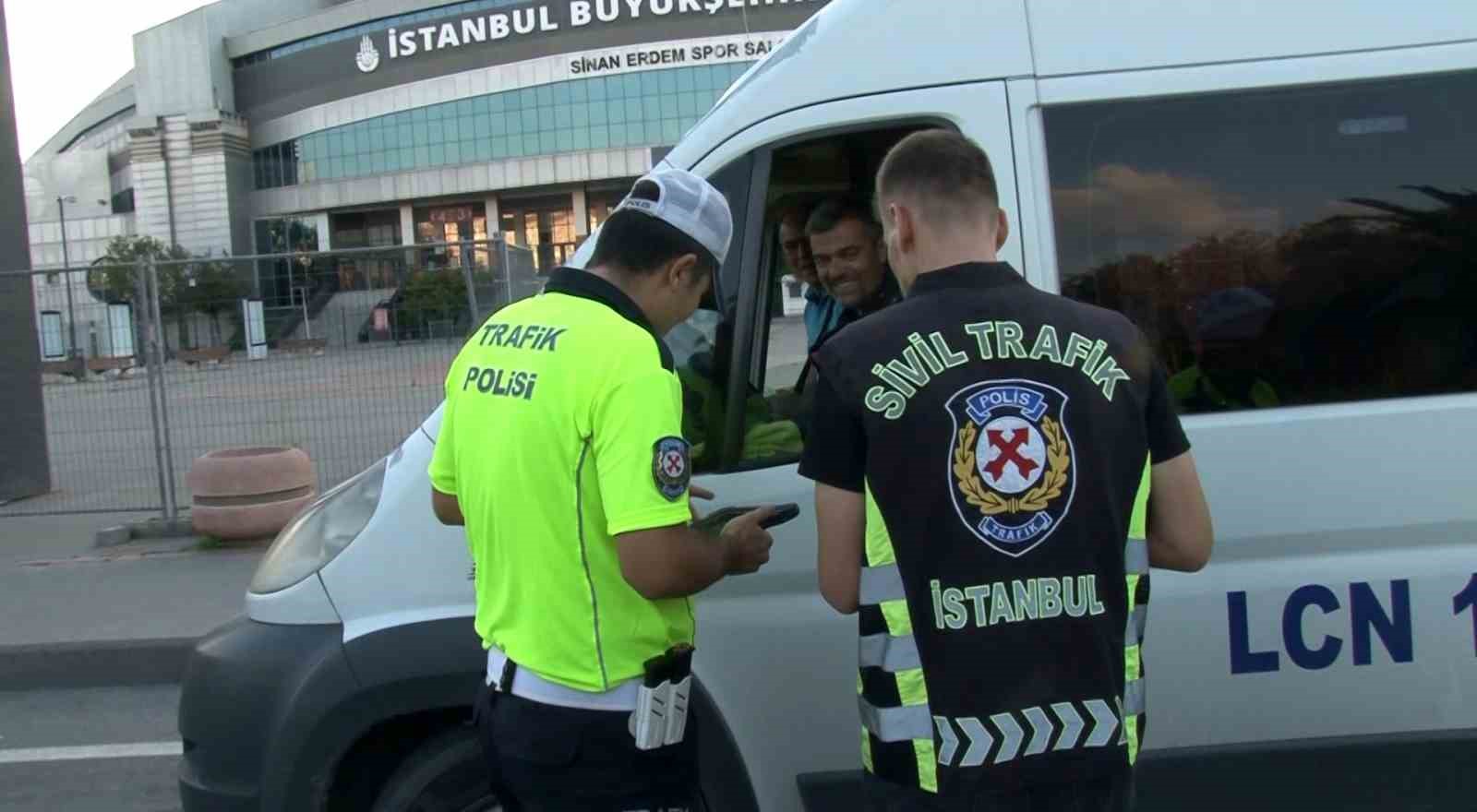 Bakırköy’de öğrenci servislerine yönelik denetim yapıldı
