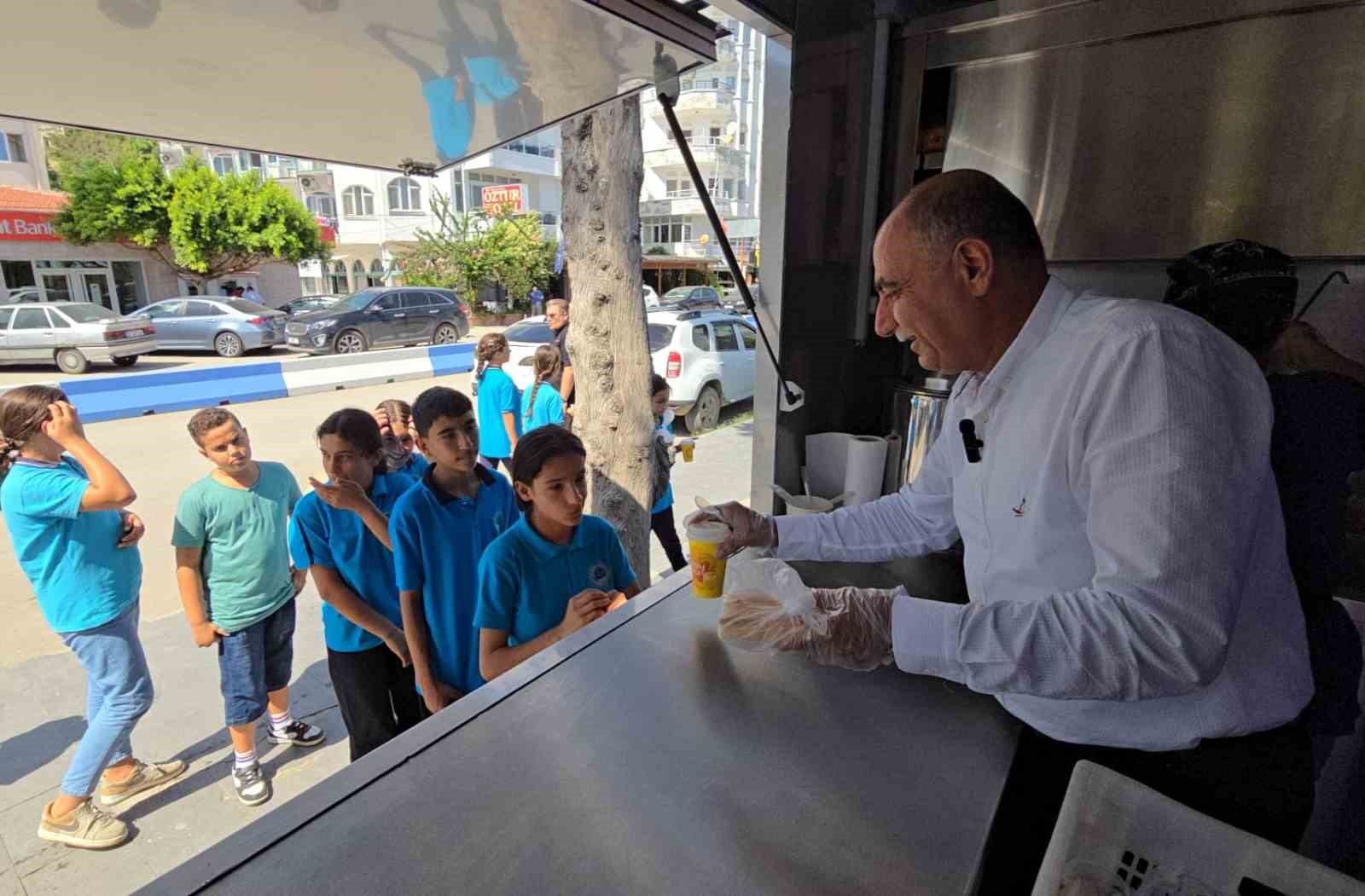 Yumurtalık Belediyesi&rsquo;nden &ouml;ğrencilere &uuml;cretsiz &ccedil;orba
