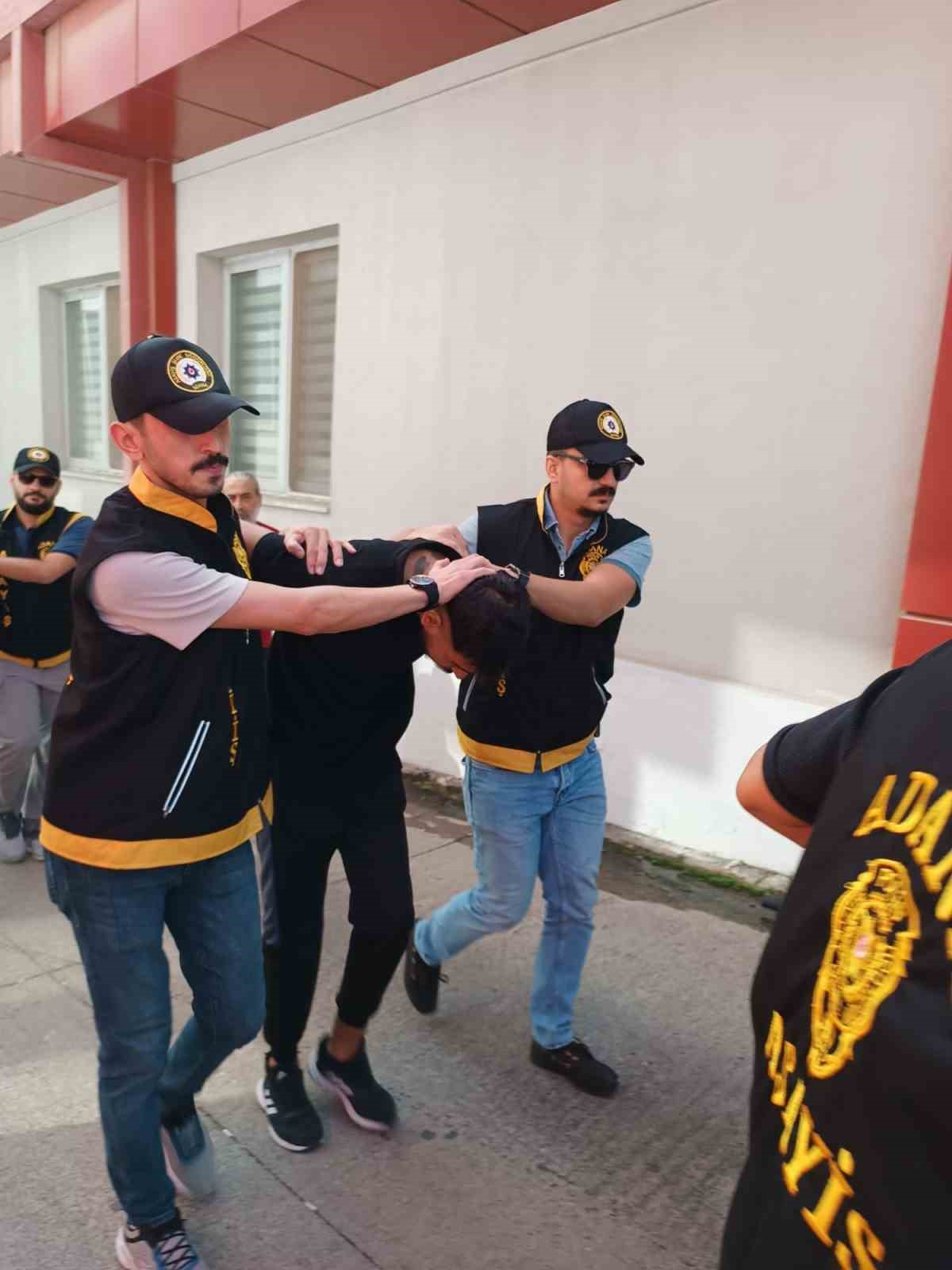 Adana&rsquo;da mezarlığa &uuml;cretsiz sefer sıra tartışmasında kavgayı ayıran şahıs hayatını kaybetti
