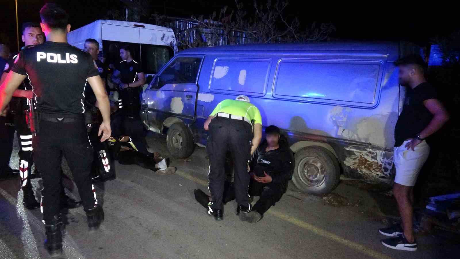 Polisin ’dur’ ihtarına uymayan motosikletli kaza geçirdi: 1’i ağır 2 yaralı
