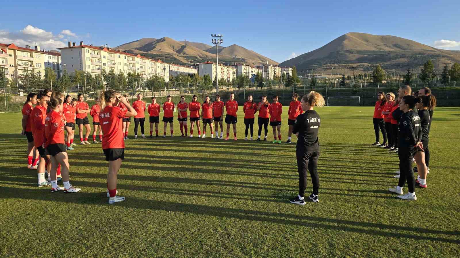 U19 Kadın Milli Takımı Erzurum kampı başladı
