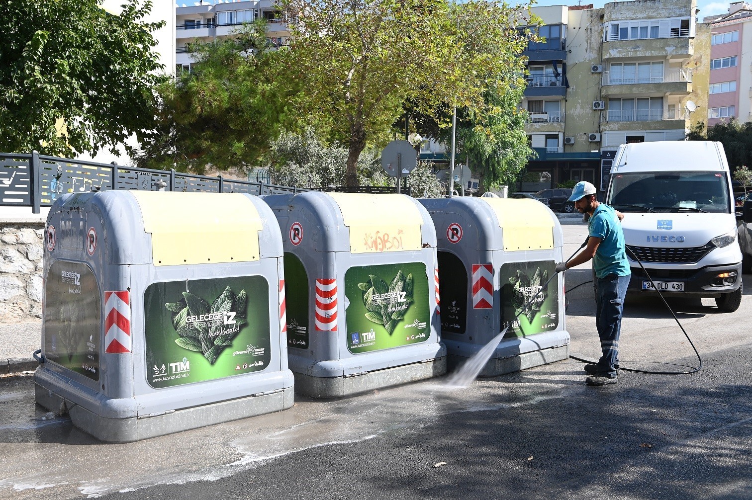 Kuşadası Belediyesi’nden detaylı temizlik çalışması
